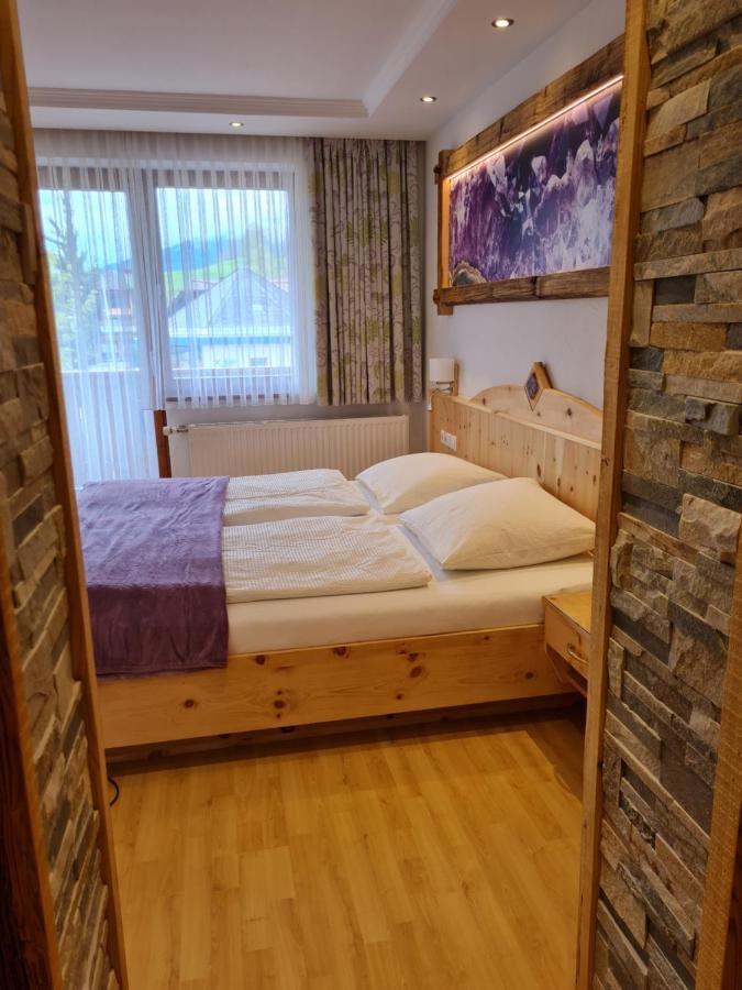 Edelsteinhotel Guniwirt Krakaudorf Esterno foto